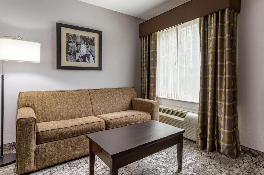 Best Western Oakdale Inn Экстерьер фото