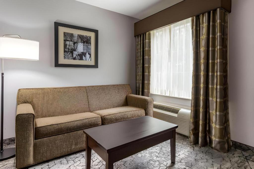 Best Western Oakdale Inn Экстерьер фото
